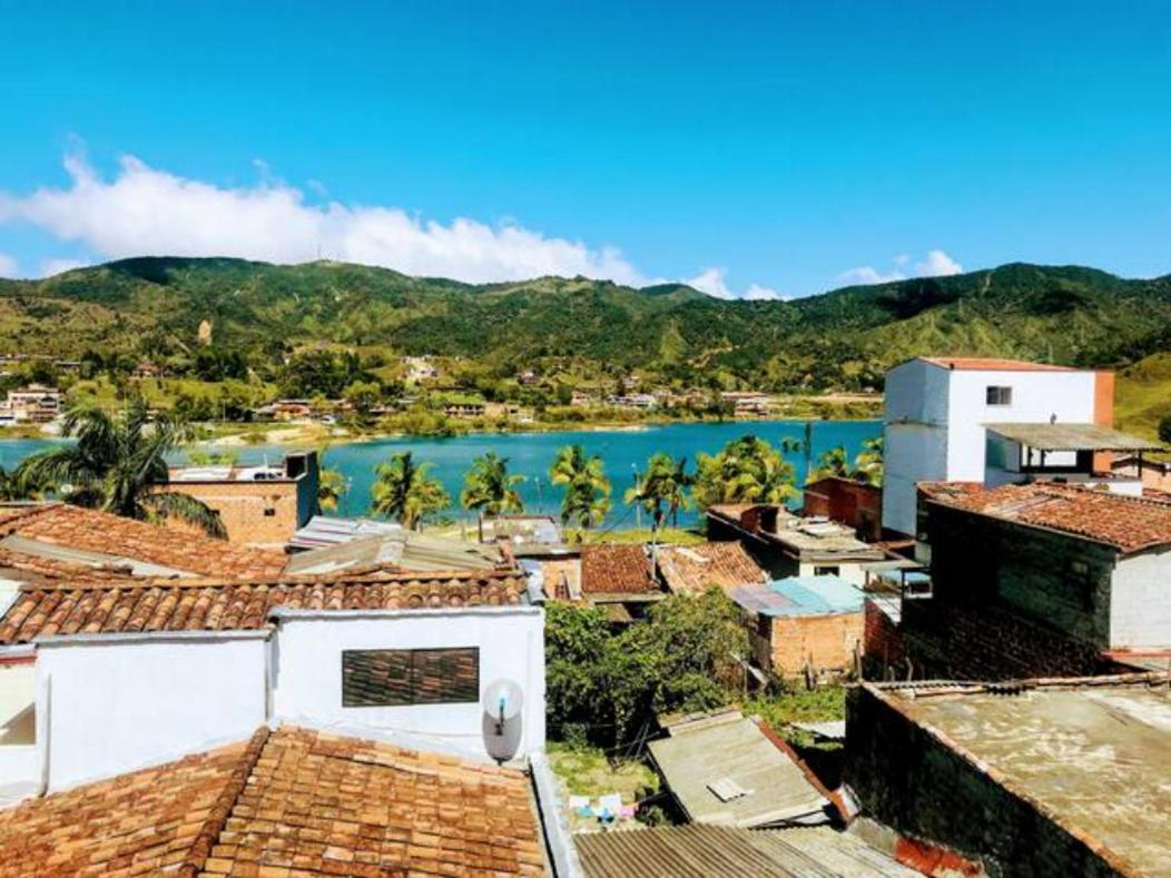 Aptos Vista Al Embalse, Frente Al Lago, Restaurantes, Bares Guatapé 외부 사진