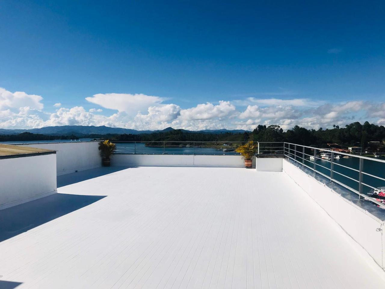 Aptos Vista Al Embalse, Frente Al Lago, Restaurantes, Bares Guatapé 외부 사진